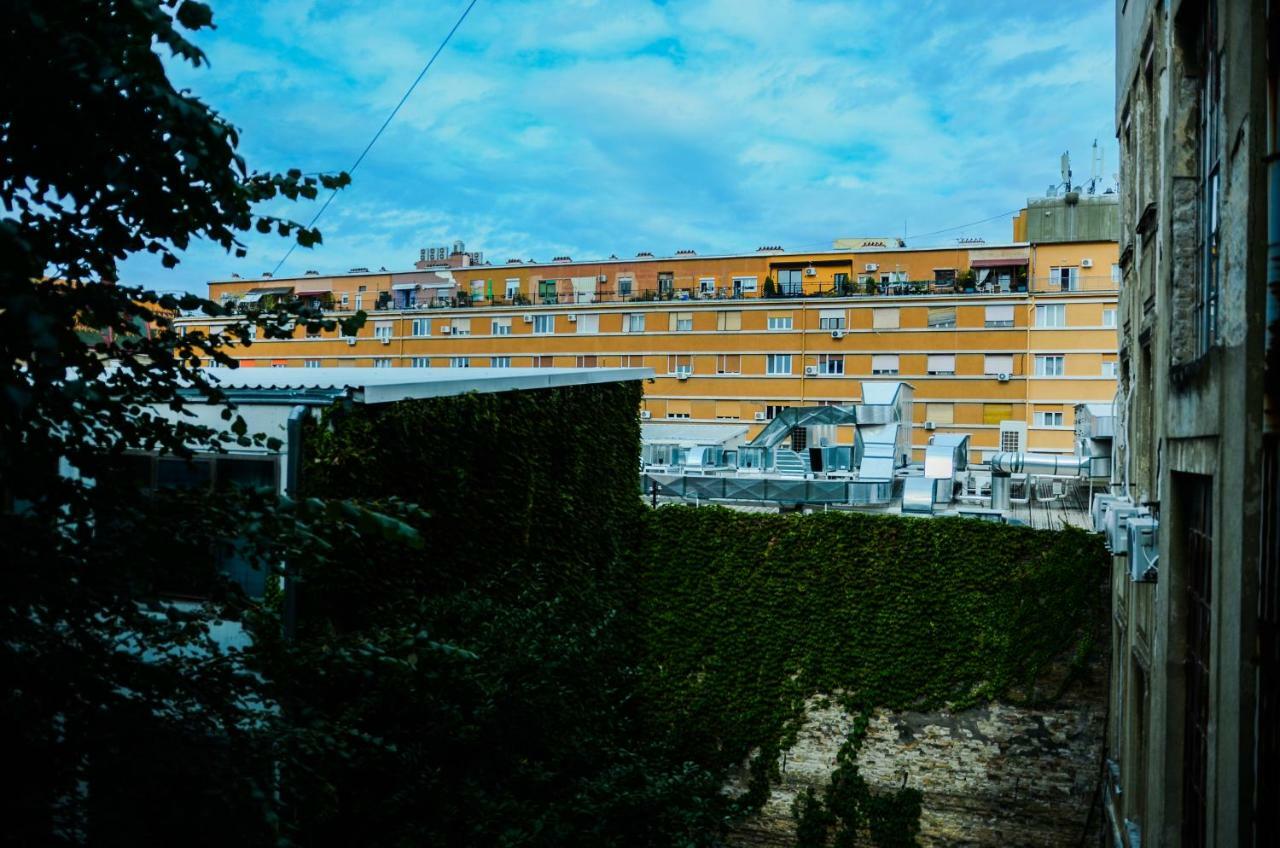 Downtown Apartment In Walk Zone With 3 Bedrooms And Garage Novi Sad Ngoại thất bức ảnh