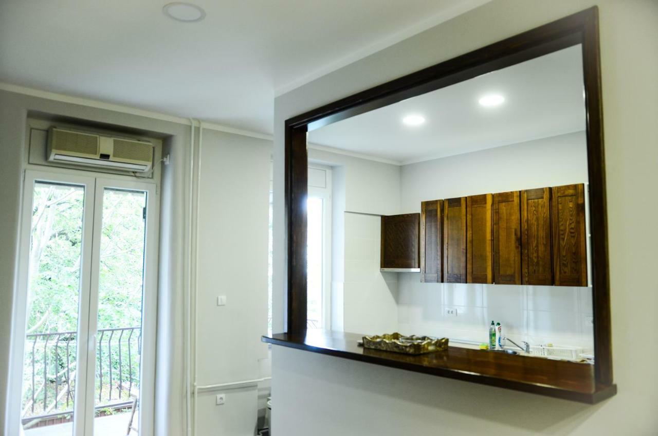 Downtown Apartment In Walk Zone With 3 Bedrooms And Garage Novi Sad Ngoại thất bức ảnh