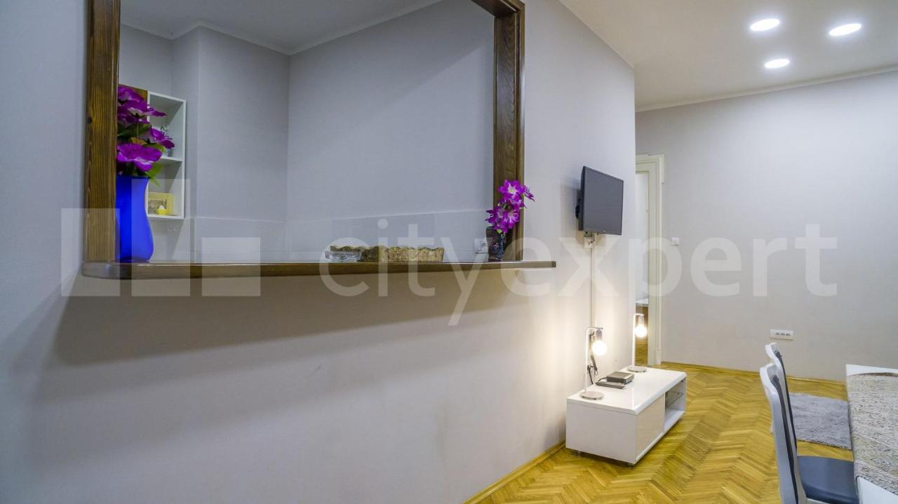 Downtown Apartment In Walk Zone With 3 Bedrooms And Garage Novi Sad Ngoại thất bức ảnh